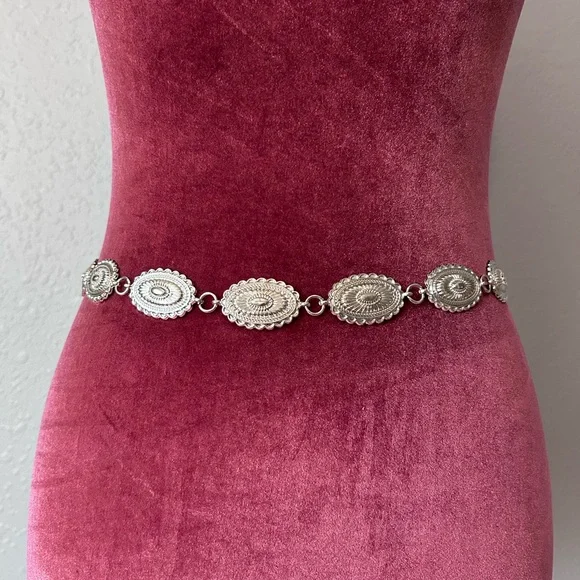 Illuma Women’s Silver Concho Statement Belt NWT - Picture 8 of 8